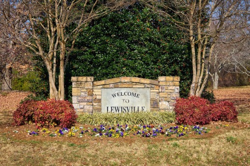 Welcome to Lewisville sign